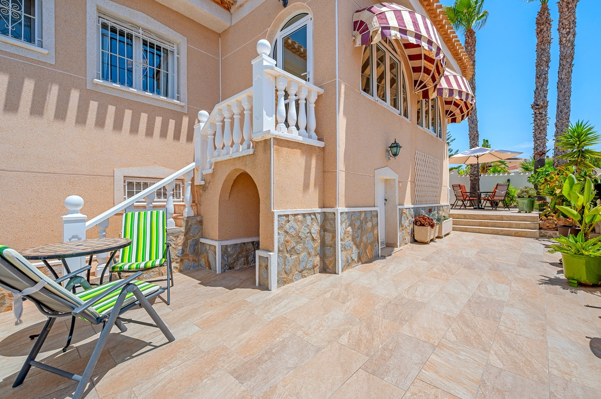 For sale - 3 Bedroom 3 Bathroom Detached Villa in Ciudad Quesada  - Ciudad Quesada  - Alicante