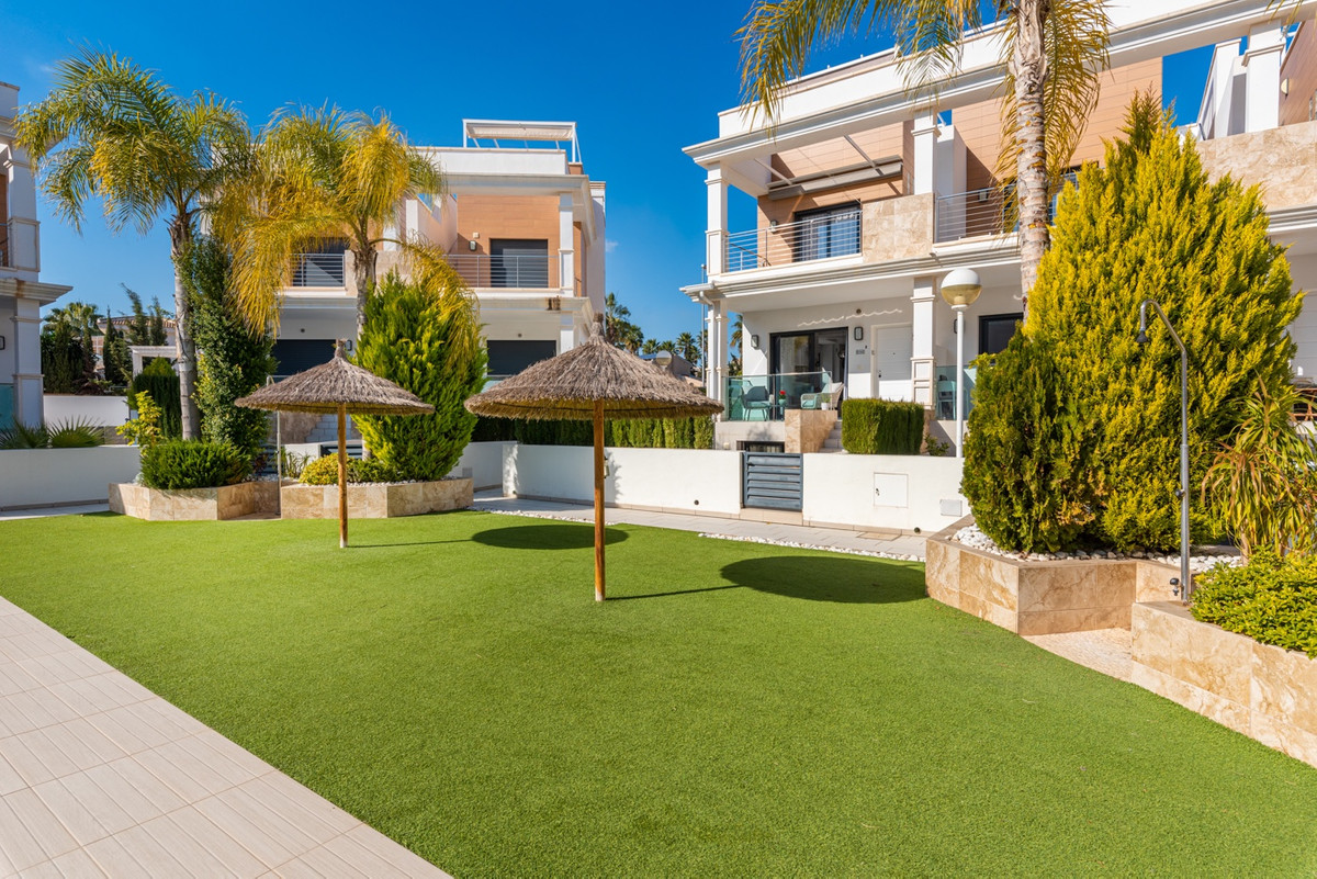 For sale - 3 Bedroom 2 Bathroom House - Townhouse in Rojales - Rojales Centro  - Alicante