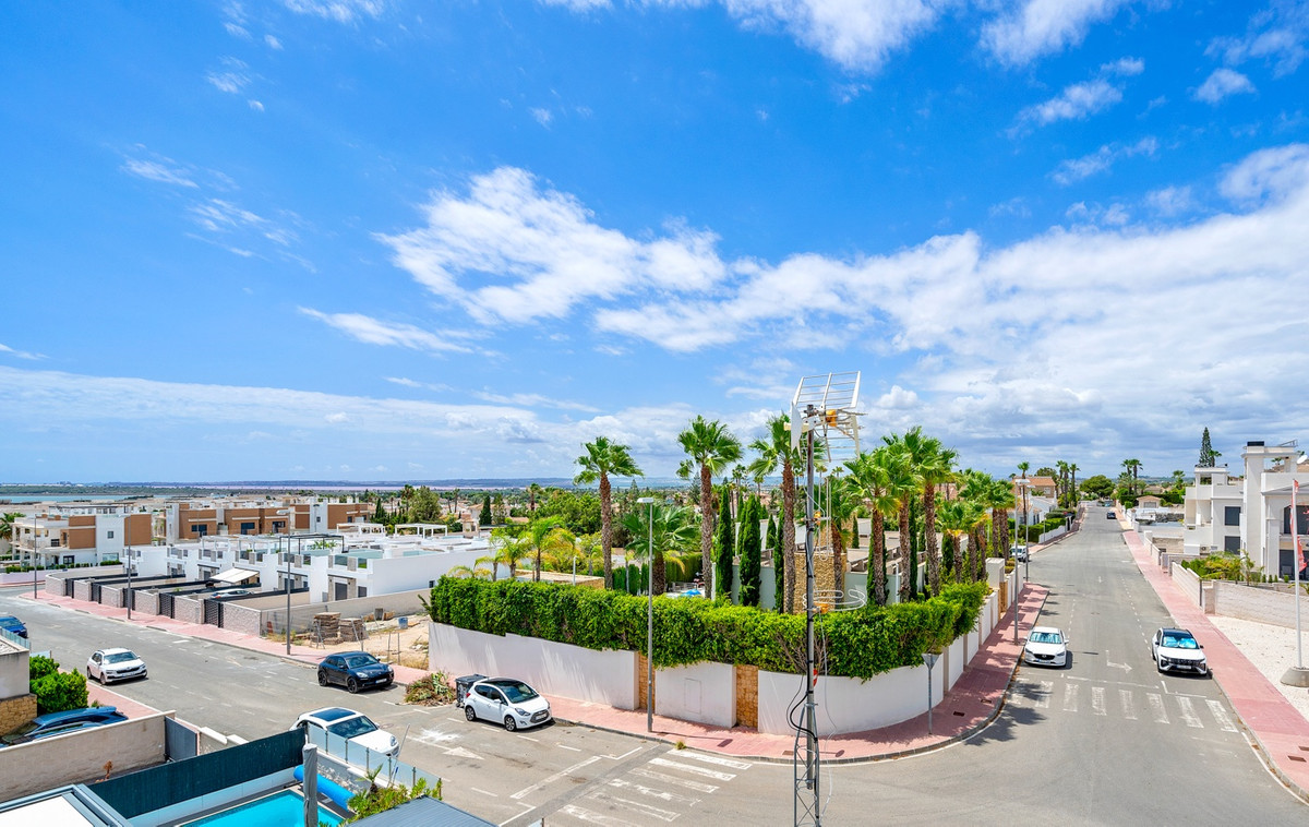 For sale - 3 Bedroom 2 Bathroom House - Detached Villa in Rojales - Rojales Centro  - Alicante