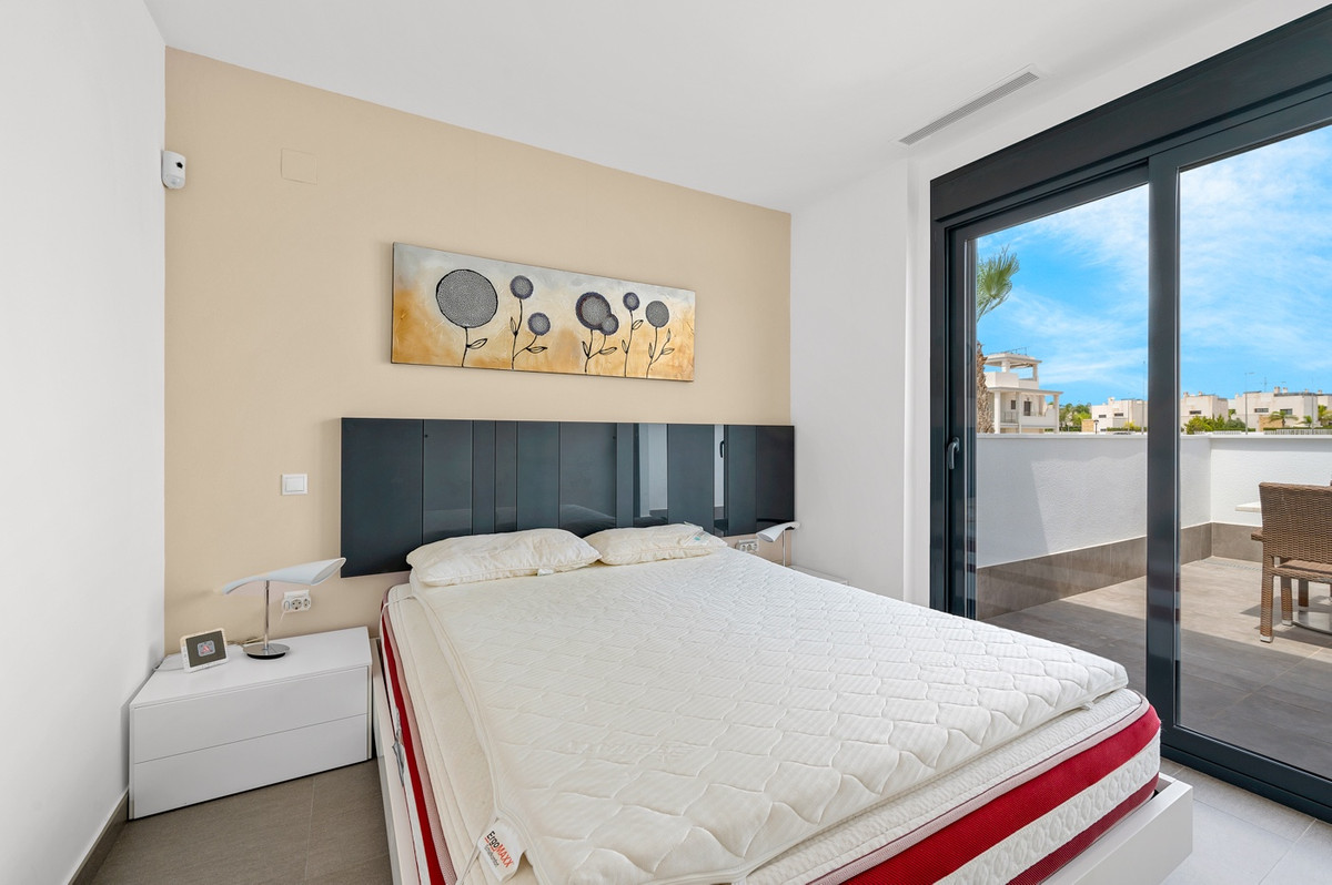 For sale - 3 Bedroom 2 Bathroom House - Detached Villa in Rojales - Rojales Centro  - Alicante