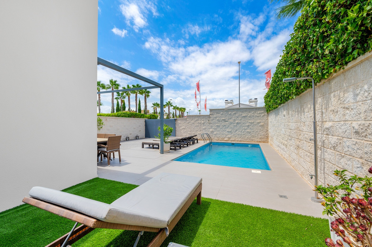 For sale - 3 Bedroom 2 Bathroom House - Detached Villa in Rojales - Rojales Centro  - Alicante