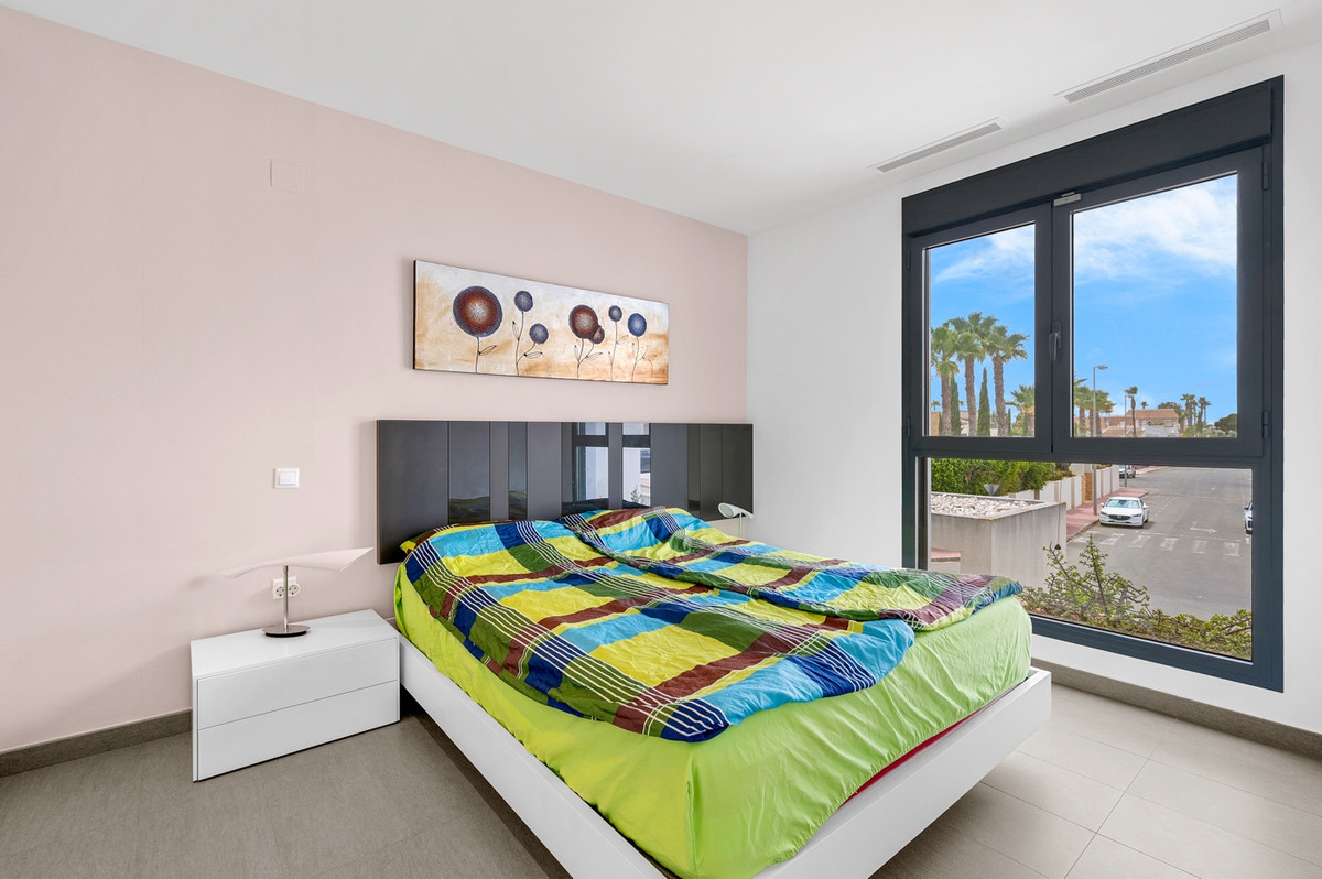 For sale - 3 Bedroom 2 Bathroom House - Detached Villa in Rojales - Rojales Centro  - Alicante