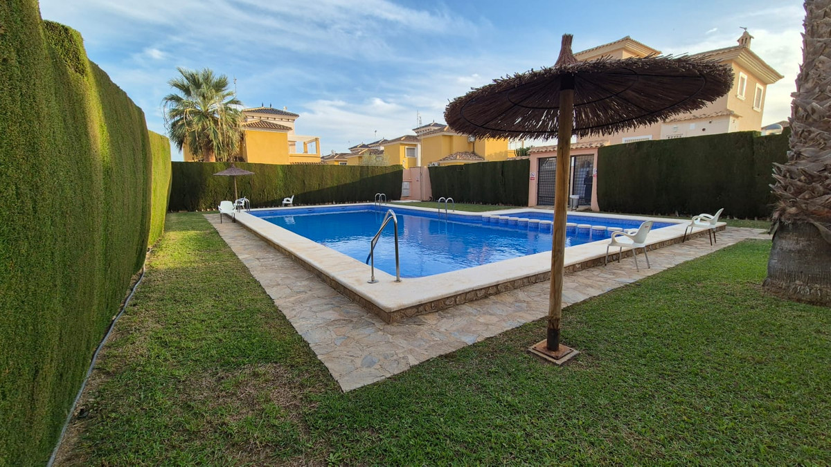 For sale - 2 Bedroom 2 Bathroom House - Detached Villa in Orihuela - Orihuela Costa  - Alicante