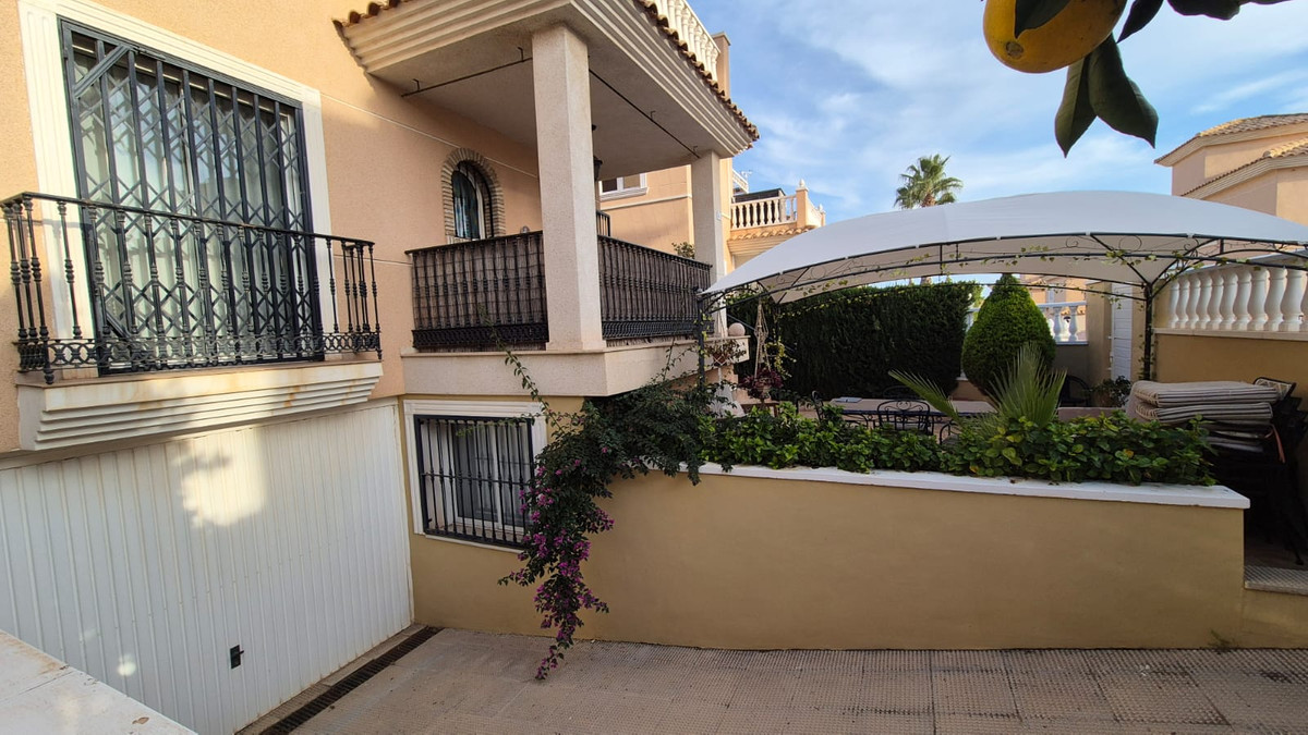 For sale - 2 Bedroom 2 Bathroom House - Detached Villa in Orihuela - Orihuela Costa  - Alicante