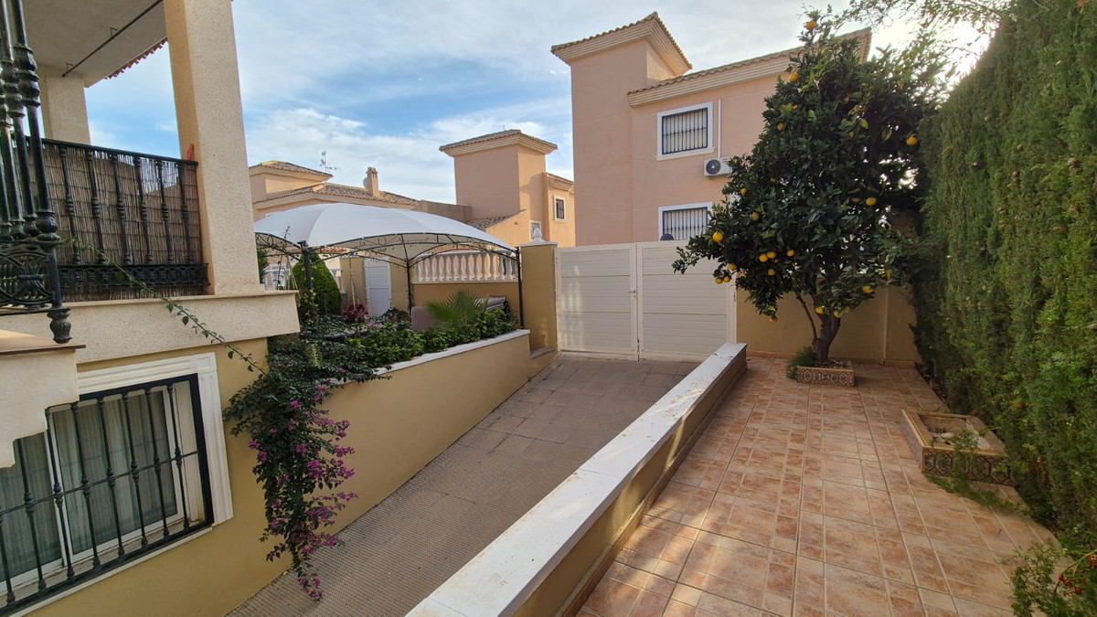 For sale - 2 Bedroom 2 Bathroom House - Detached Villa in Orihuela - Orihuela Costa  - Alicante