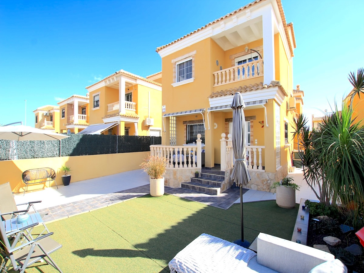 Villa in Ciudad Quesada - Image 2