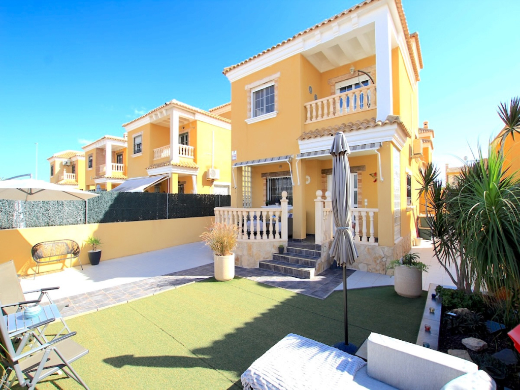 3 Bedroom 2 Bathroom House - Detached Villa in Guardamar del Segura
