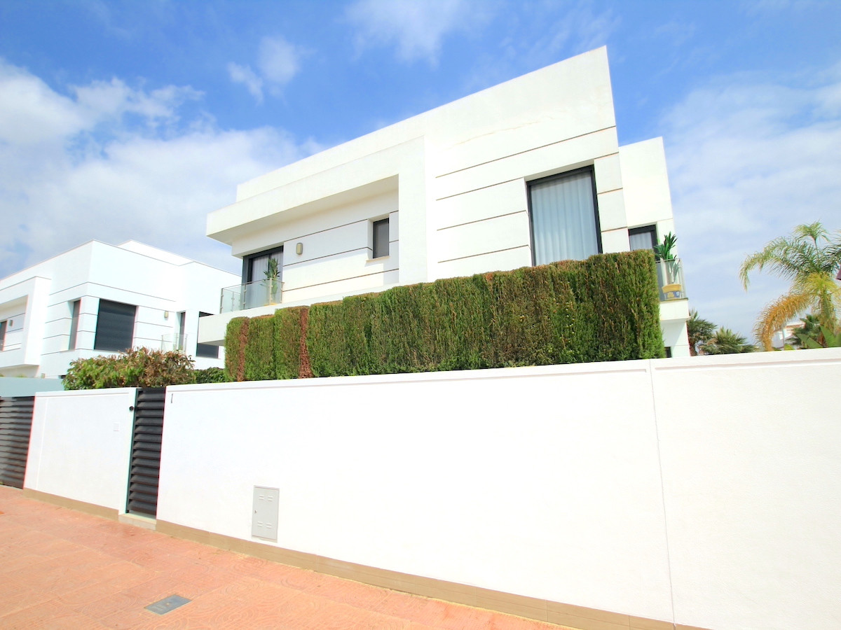 For sale - 4 Bedroom 4 Bathroom House - Detached Villa in Ciudad Quesada - Ciudad Quesada  - Alicante