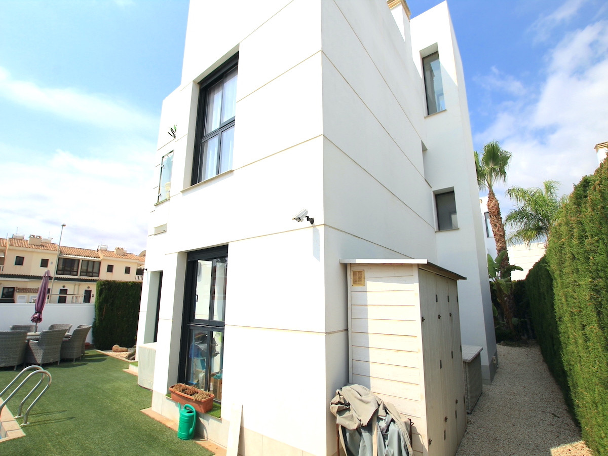 For sale - 4 Bedroom 4 Bathroom House - Detached Villa in Ciudad Quesada - Ciudad Quesada  - Alicante