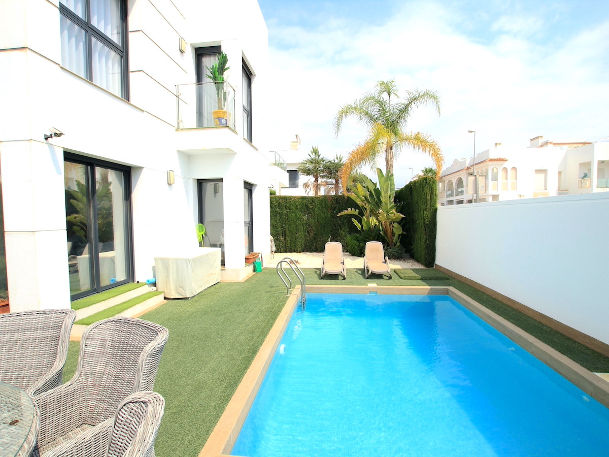 For sale - 4 Bedroom 4 Bathroom House - Detached Villa in Ciudad Quesada - Ciudad Quesada  - Alicante