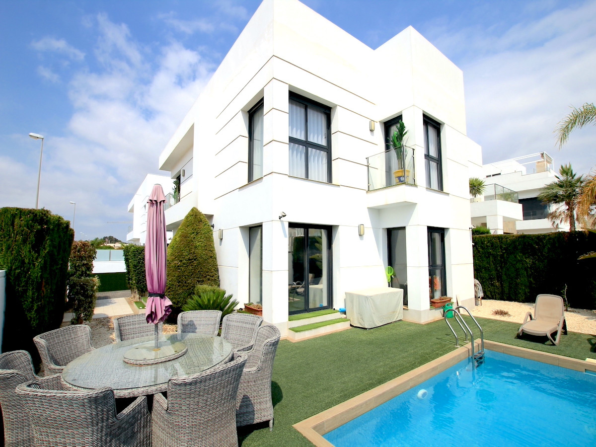 For sale - 4 Bedroom 4 Bathroom House - Detached Villa in Ciudad Quesada - Ciudad Quesada  - Alicante