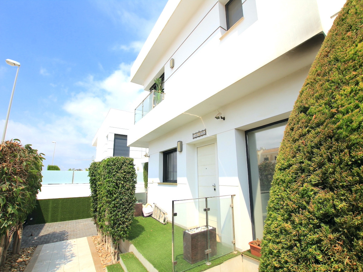 For sale - 4 Bedroom 4 Bathroom House - Detached Villa in Ciudad Quesada - Ciudad Quesada  - Alicante