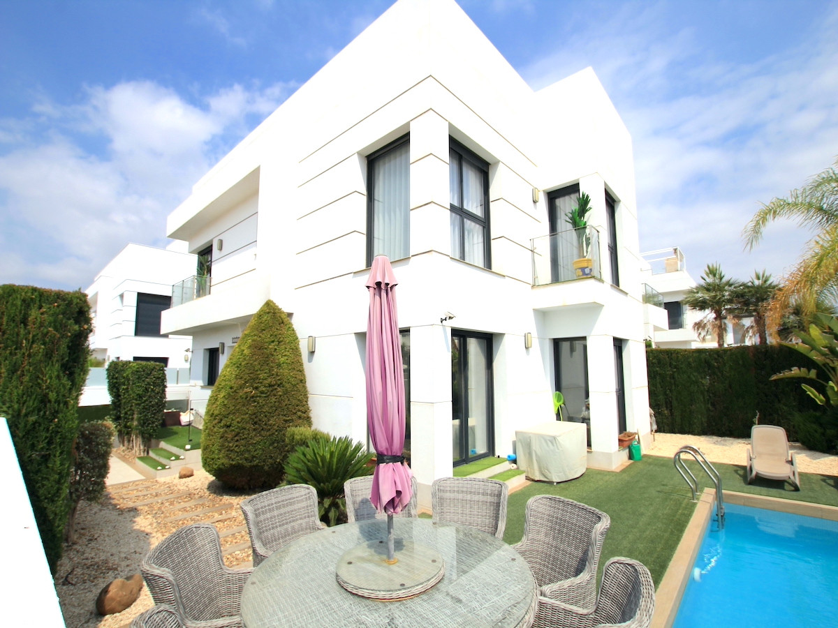 For sale - 4 Bedroom 4 Bathroom House - Detached Villa in Ciudad Quesada - Ciudad Quesada  - Alicante