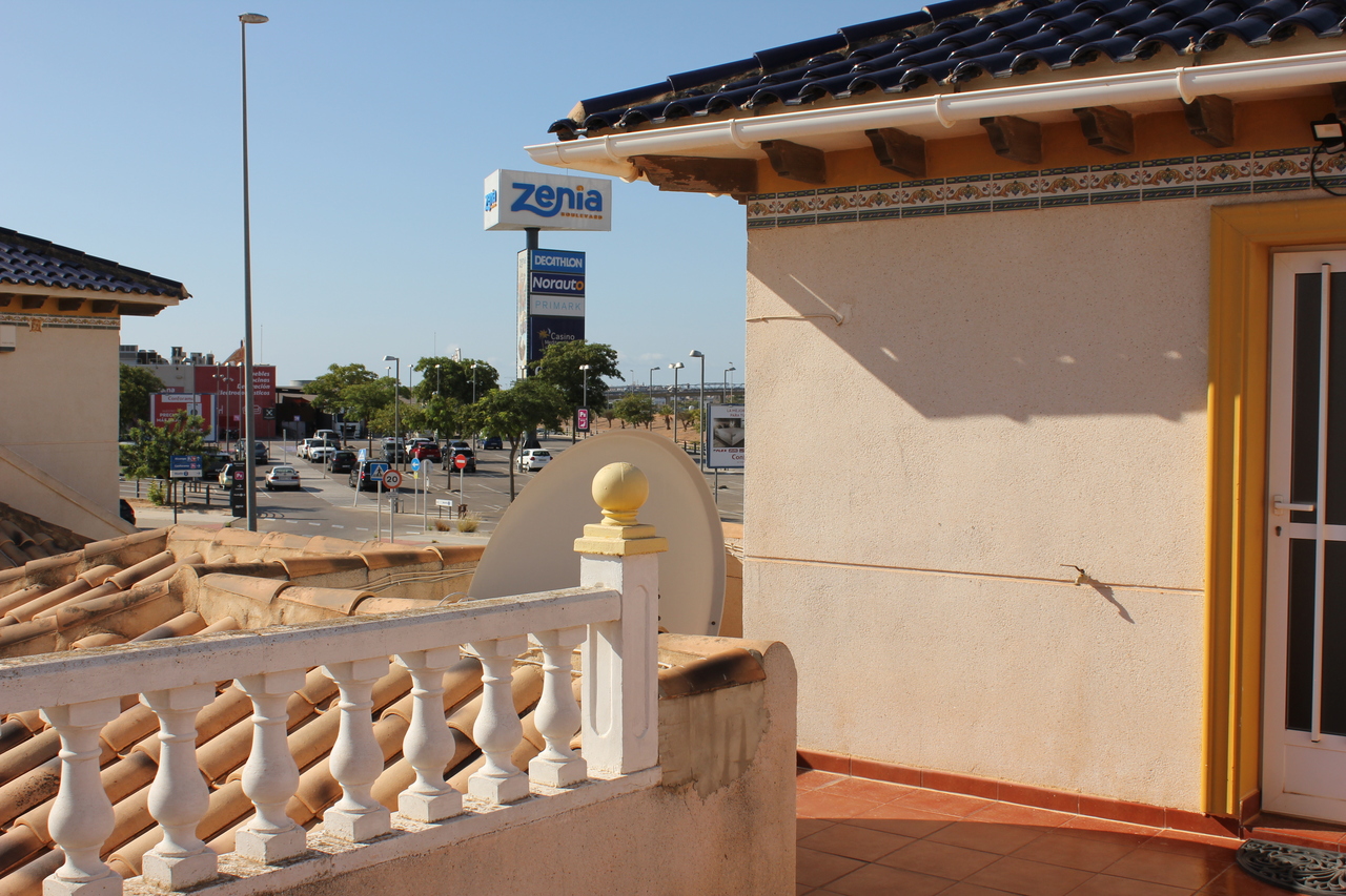 For sale - 5 Bedroom 3 Bathroom Villa in La Zenia - Costa Blanca  - Alicante