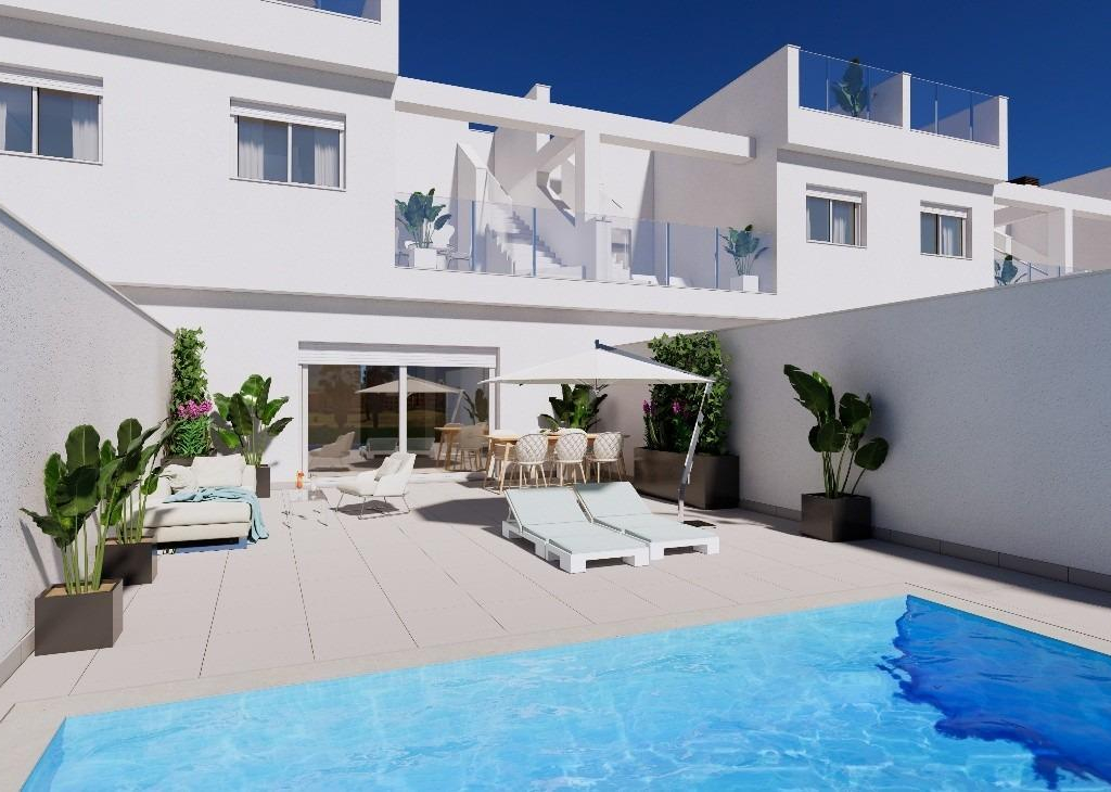 3 Bedroom 2 Bathroom Town House in Los Alcazares