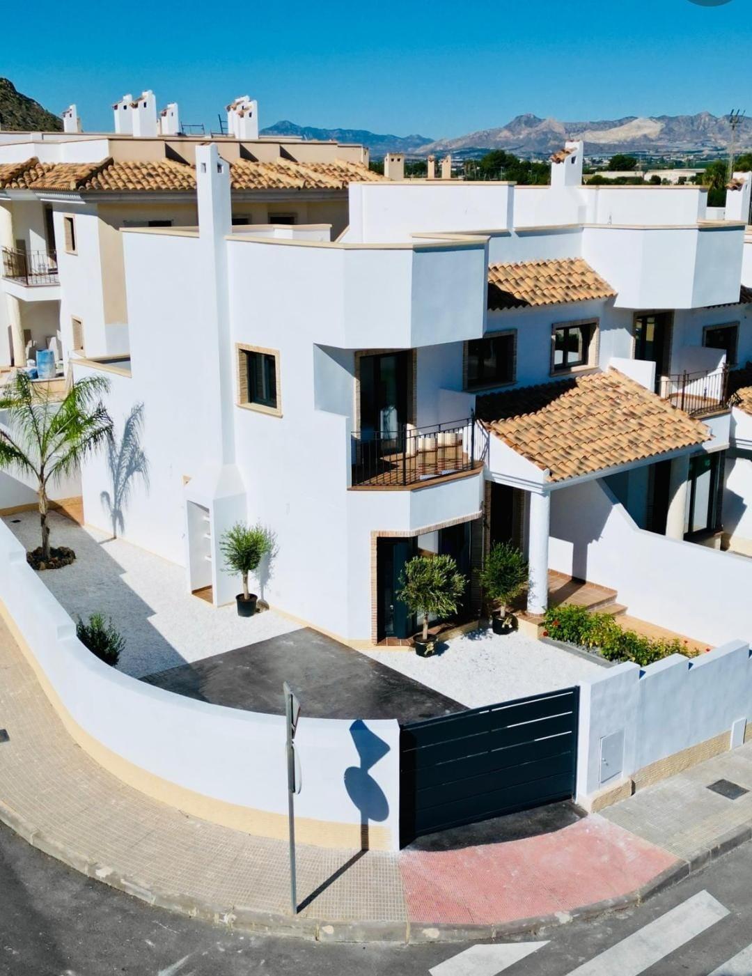 For sale - 3 Bedroom 2 Bathroom Bungalow in Cox - San Fernando  - Alicante