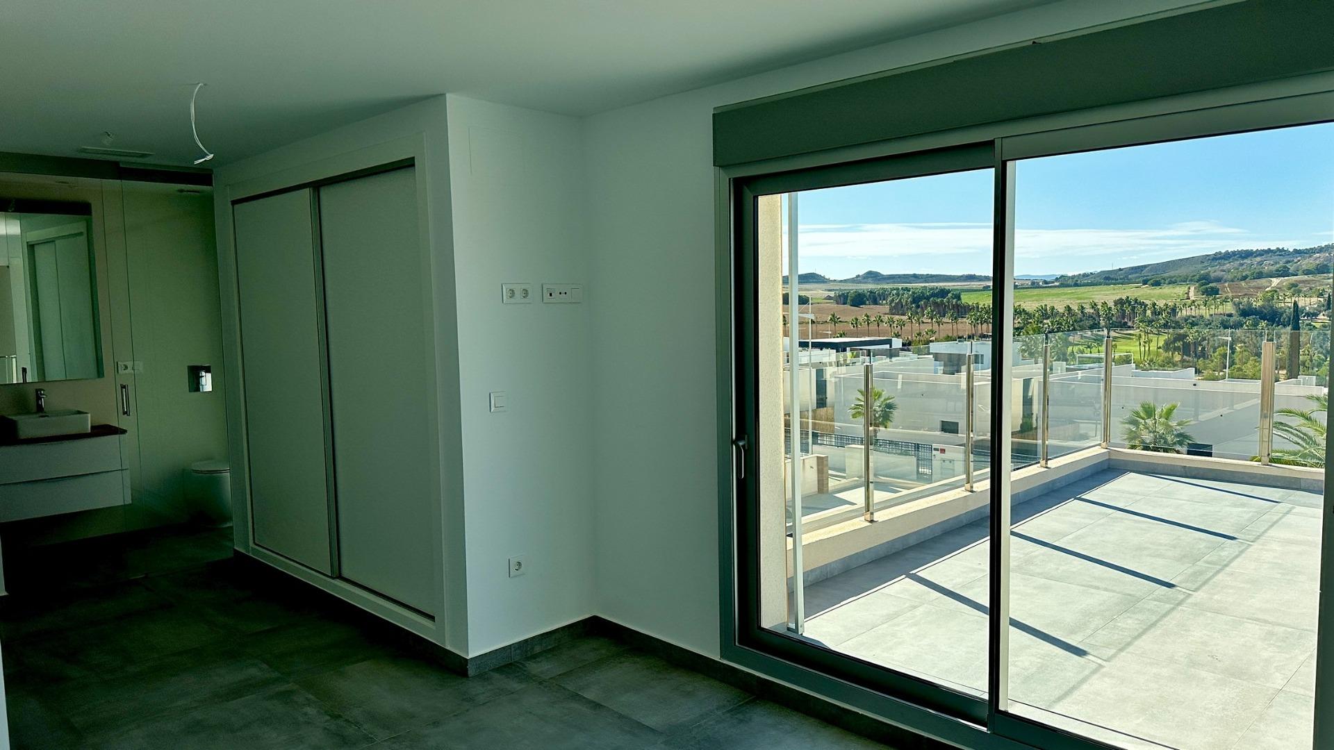 For sale - 4 Bedroom 3 Bathroom Villa in Algorfa - La Finca Golf  - Alicante