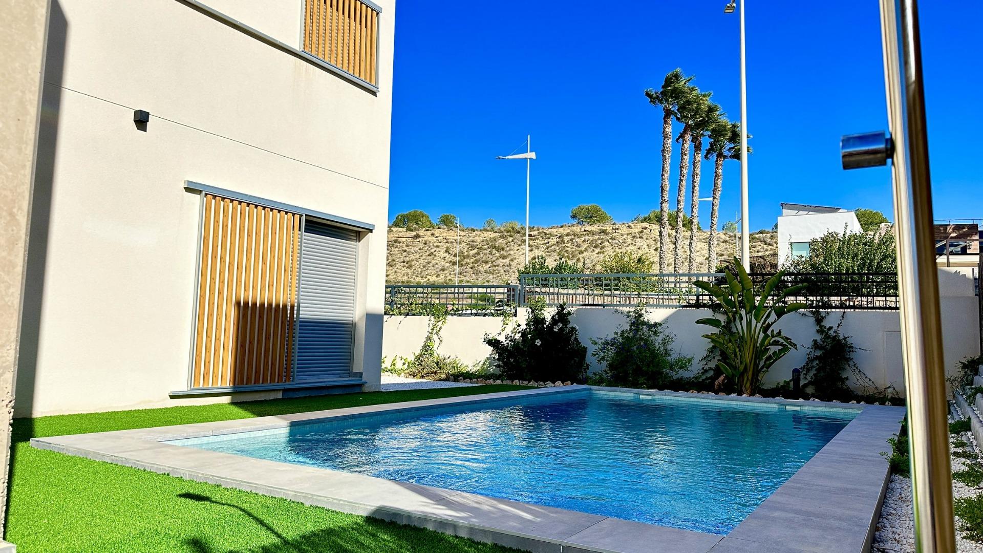 For sale - 4 Bedroom 3 Bathroom Villa in Algorfa - La Finca Golf  - Alicante