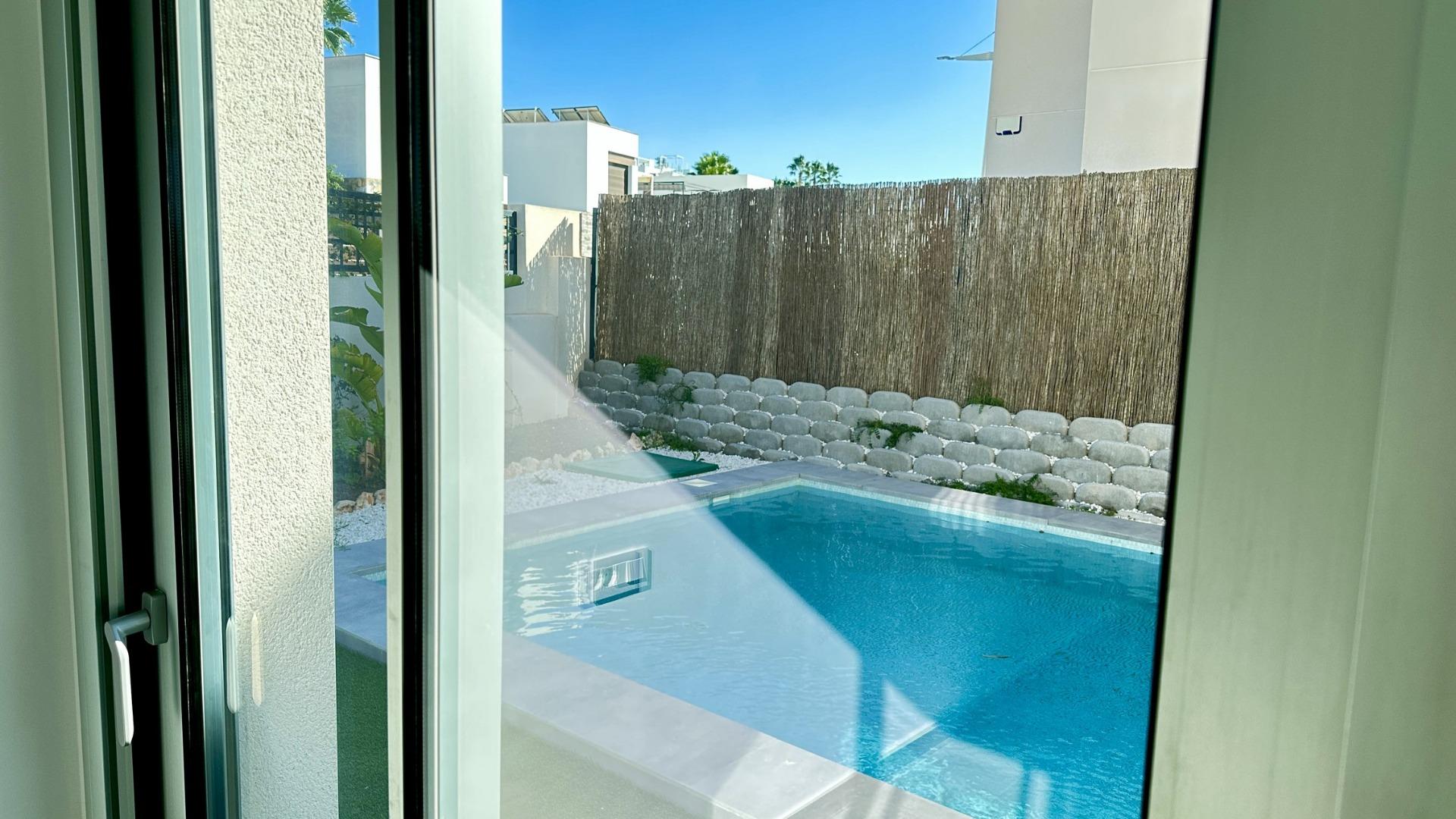 For sale - 4 Bedroom 3 Bathroom Villa in Algorfa - La Finca Golf  - Alicante