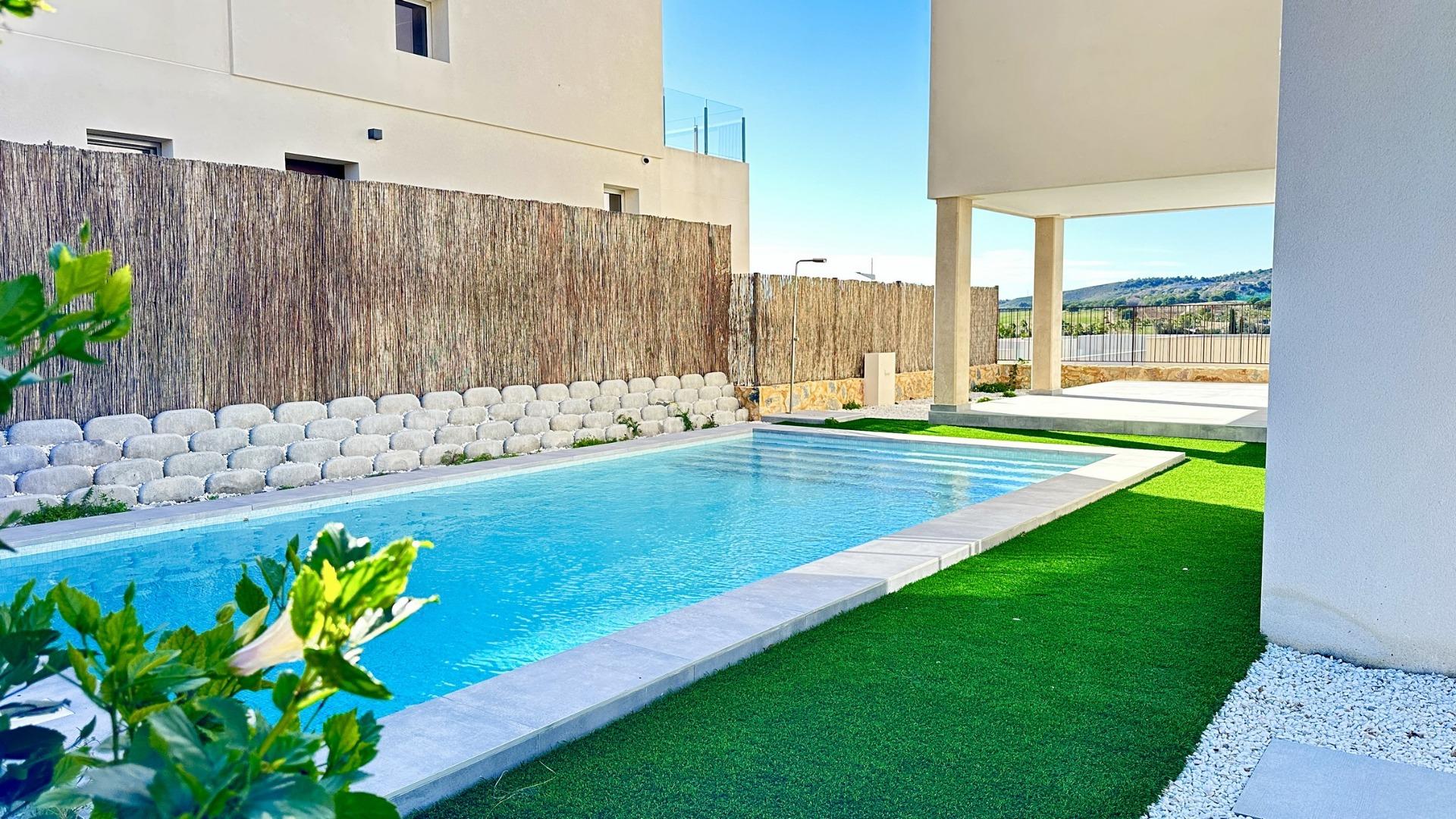 For sale - 4 Bedroom 3 Bathroom Villa in Algorfa - La Finca Golf  - Alicante