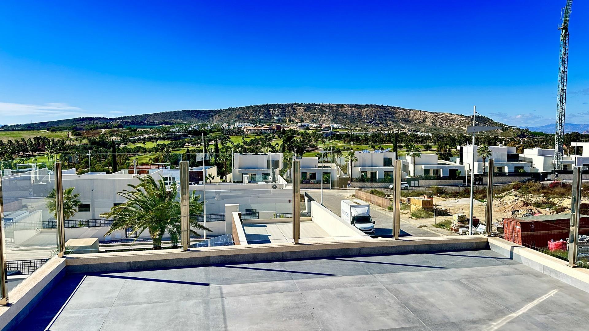For sale - 4 Bedroom 3 Bathroom Villa in Algorfa - La Finca Golf  - Alicante