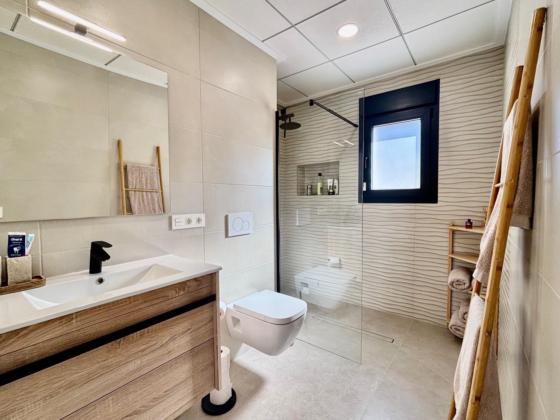 For sale - 3 Bedroom 2 Bathroom Villa in Rafal - polideportivo  - Alicante