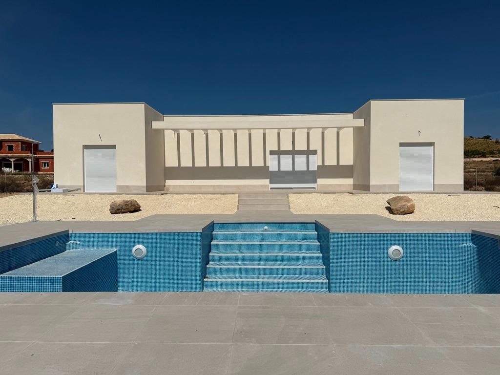 For sale - 3 Bedroom 2 Bathroom Villa in Pinoso - Camino Del Prado  - Alicante