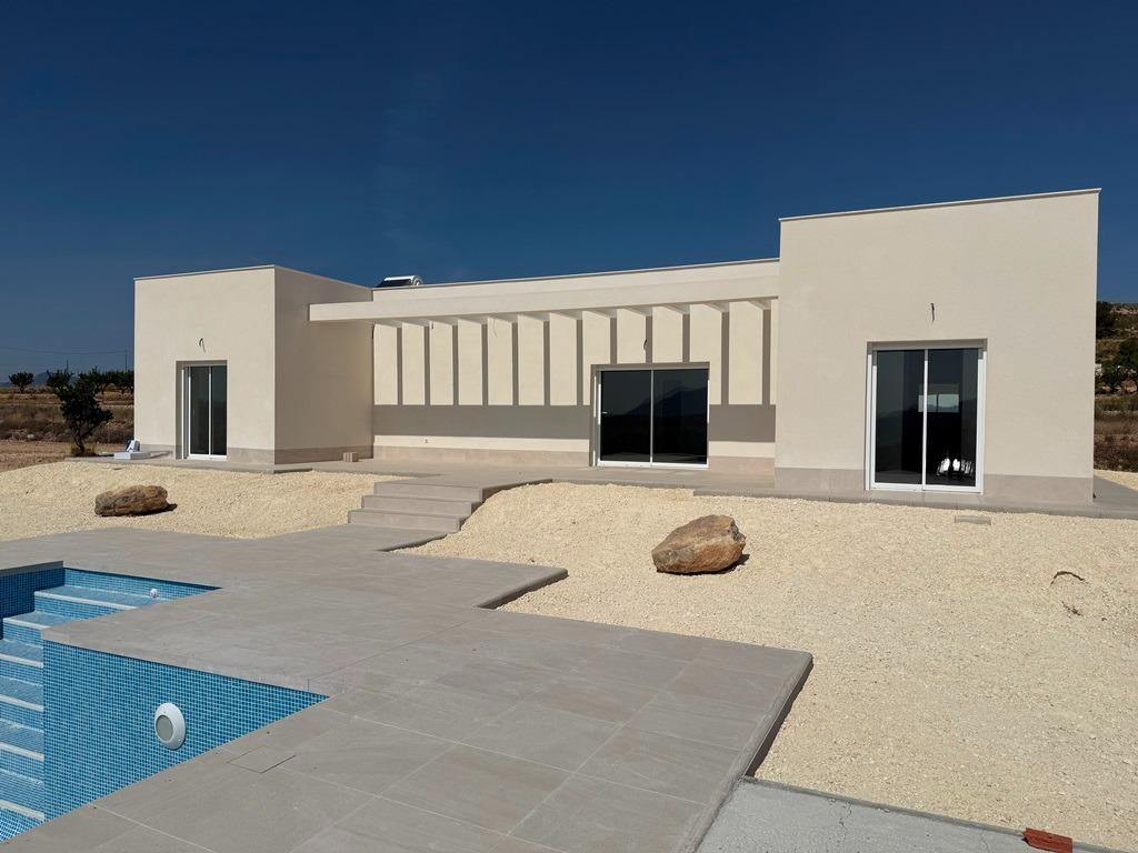 For sale - 3 Bedroom 2 Bathroom Villa in Pinoso - Camino Del Prado  - Alicante