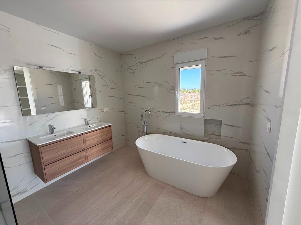 For sale - 3 Bedroom 2 Bathroom Villa in Pinoso - Camino Del Prado  - Alicante