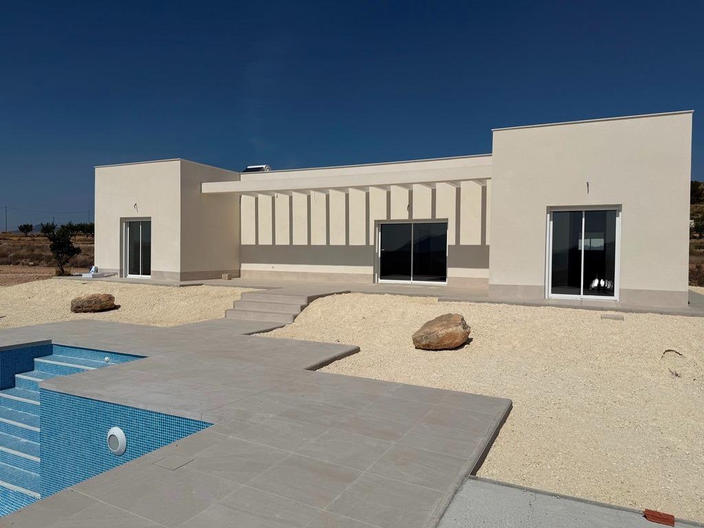 3 Bedroom 2 Bathroom Villa in Pinoso