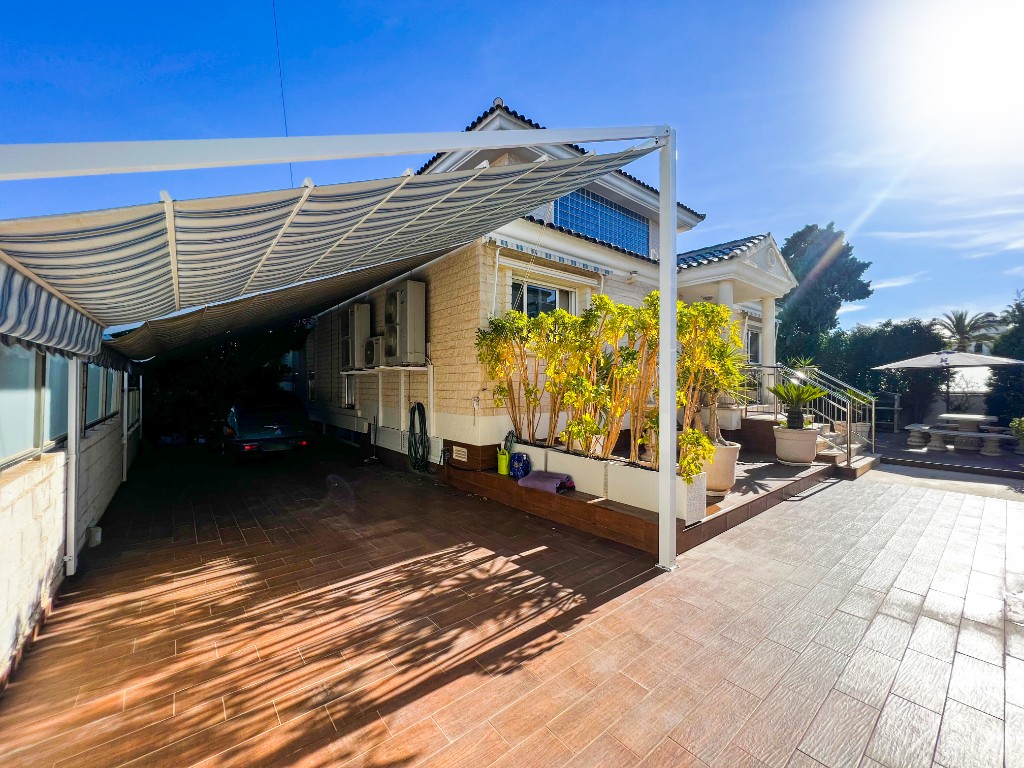 For sale - 5 Bedroom 4 Bathroom Villa in La Mata - La Mata  - Alicante