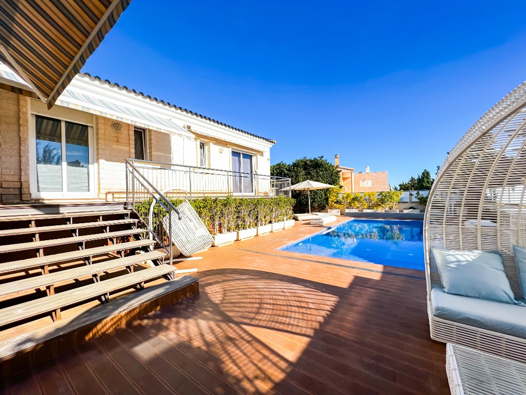 For sale - 5 Bedroom 4 Bathroom Villa in La Mata - La Mata  - Alicante