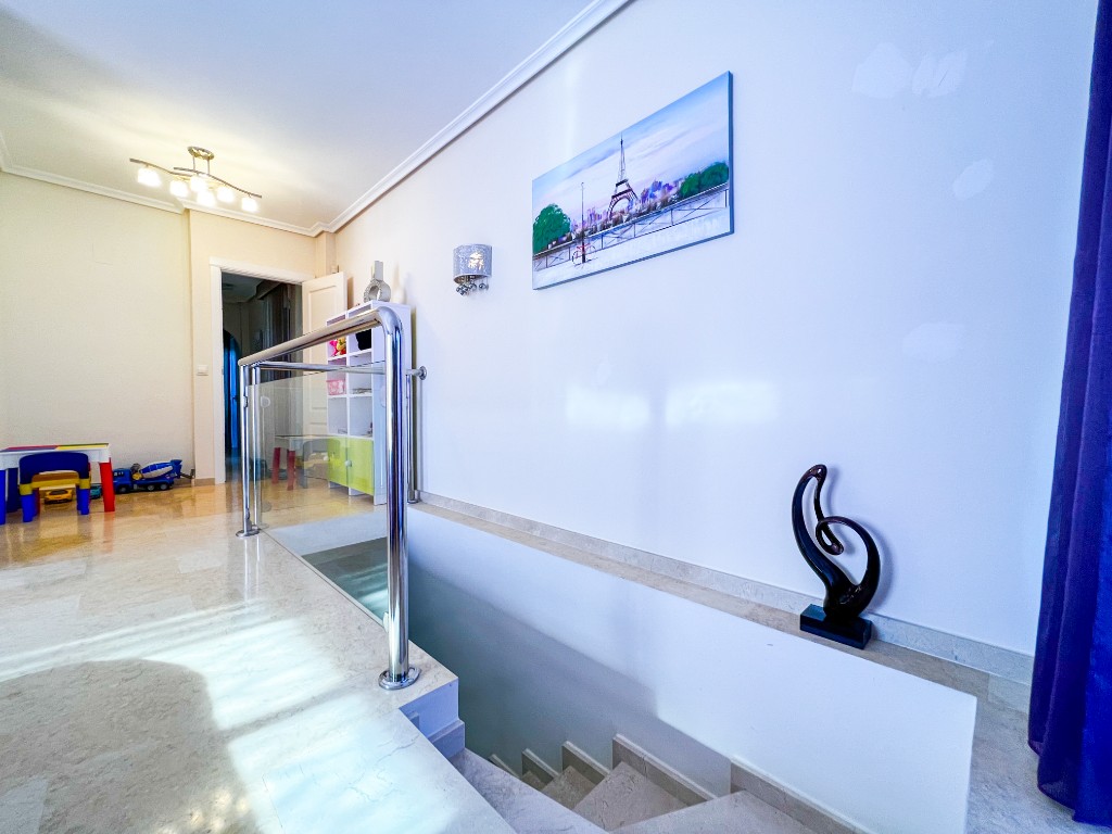 For sale - 5 Bedroom 4 Bathroom Villa in La Mata - La Mata  - Alicante