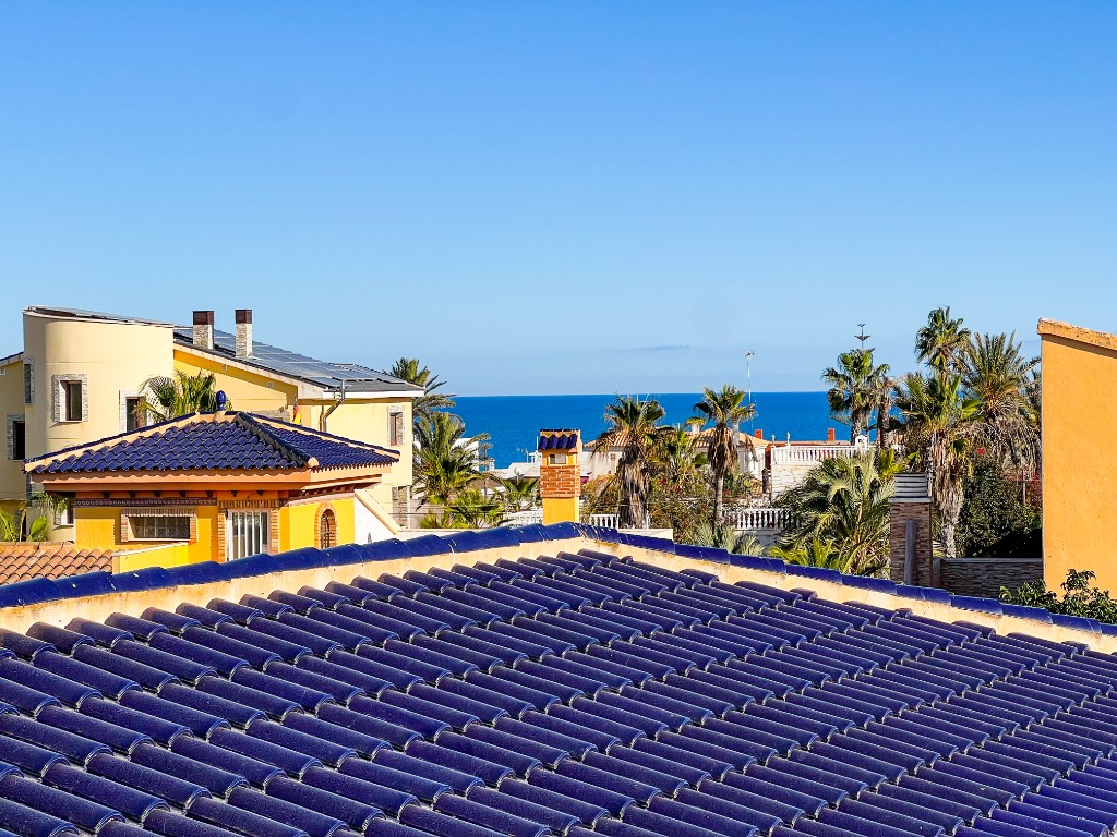 For sale - 5 Bedroom 4 Bathroom Villa in La Mata - La Mata  - Alicante