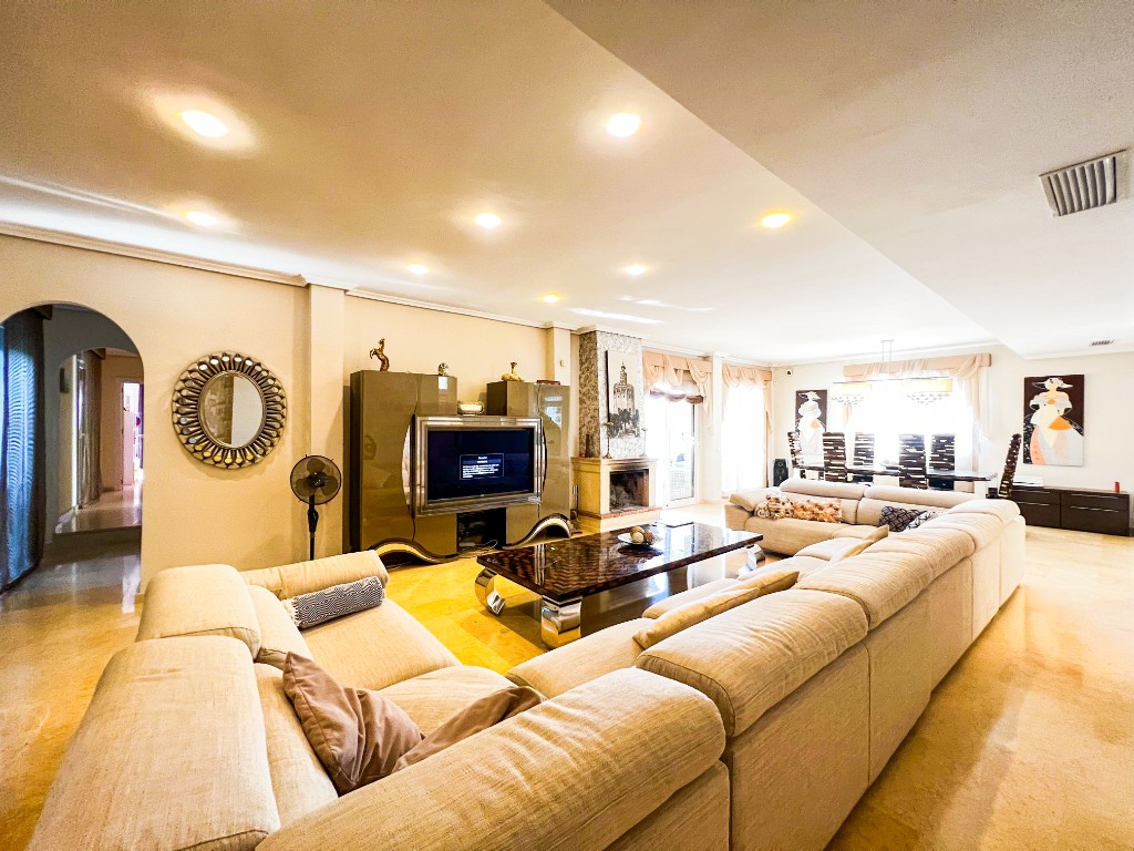 For sale - 5 Bedroom 4 Bathroom Villa in La Mata - La Mata  - Alicante