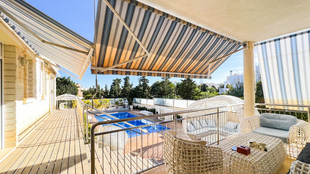 For sale - 5 Bedroom 4 Bathroom Villa in La Mata - La Mata  - Alicante