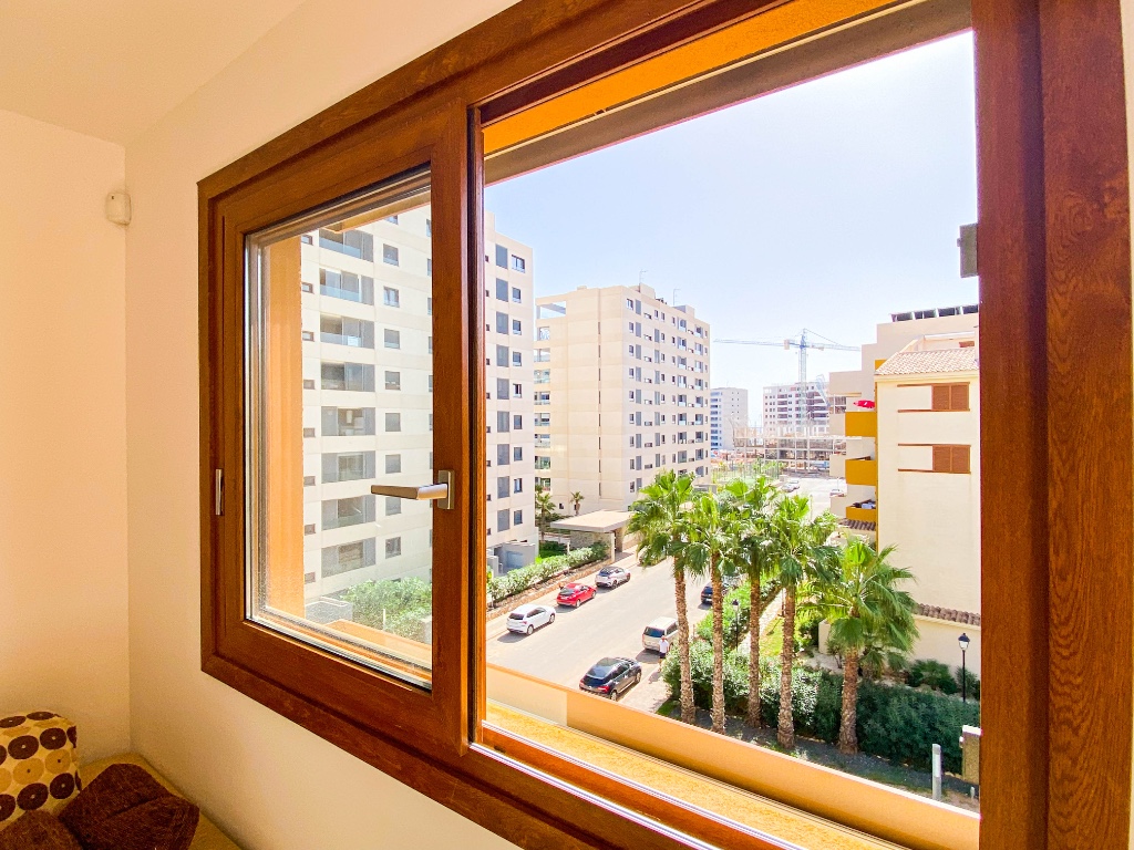 For sale - 2 Bedroom 1 Bathroom Apartamento in Punta Prima - Punta Prima  - Alicante