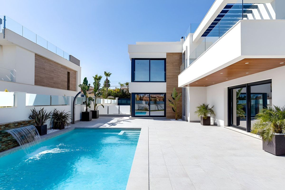 For sale - 5 Bedroom 4 Bathroom House - Detached Villa in Rojales - Ciudad Quesada  - Alicante