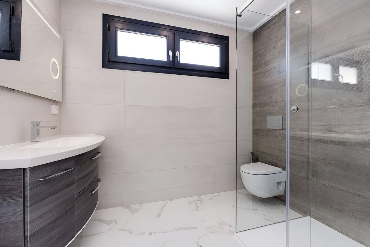 For sale - 5 Bedroom 4 Bathroom House - Detached Villa in Rojales - Ciudad Quesada  - Alicante