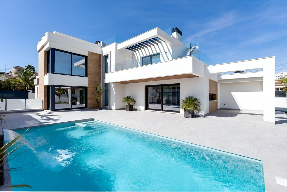 For sale - 5 Bedroom 4 Bathroom House - Detached Villa in Rojales - Ciudad Quesada  - Alicante