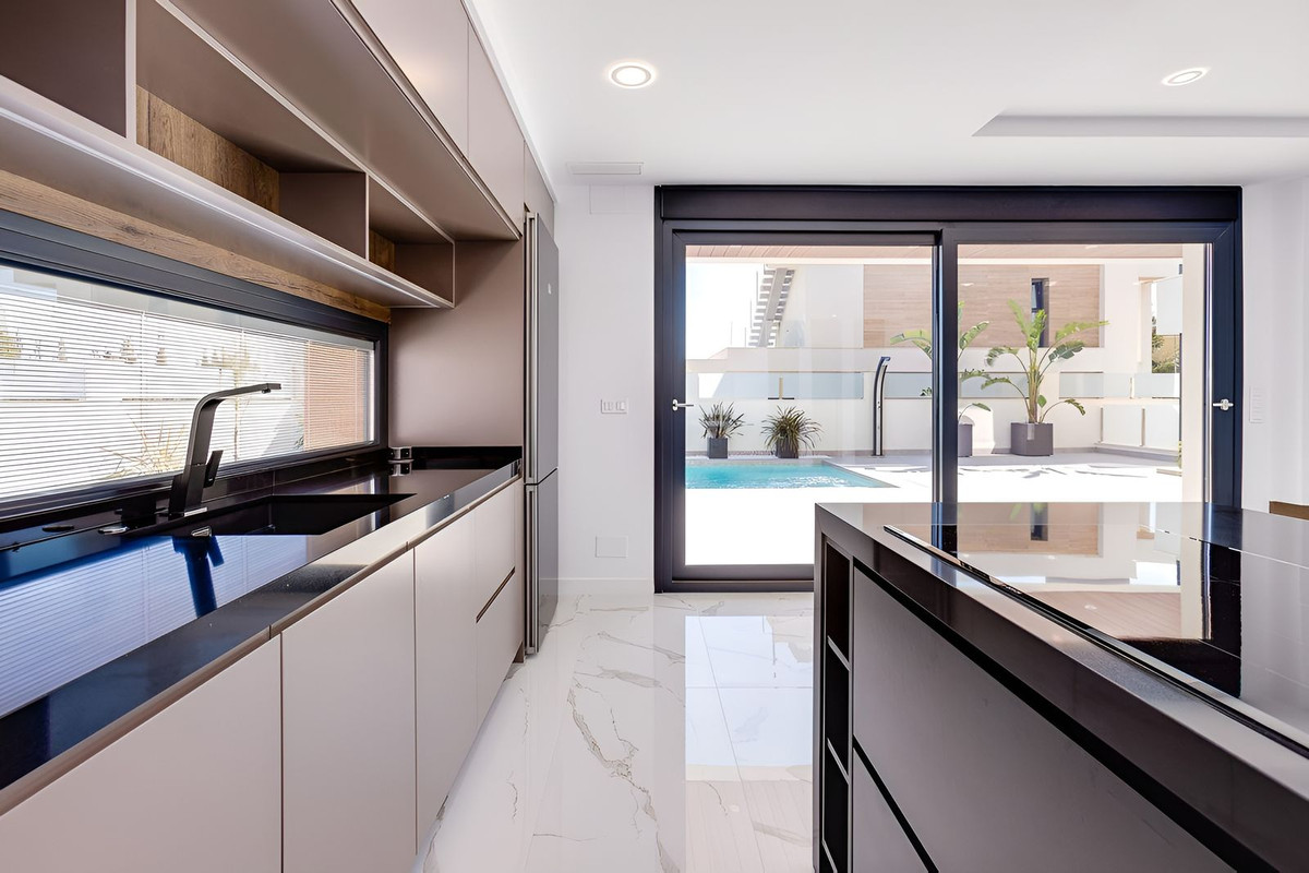 For sale - 5 Bedroom 4 Bathroom House - Detached Villa in Rojales - Ciudad Quesada  - Alicante