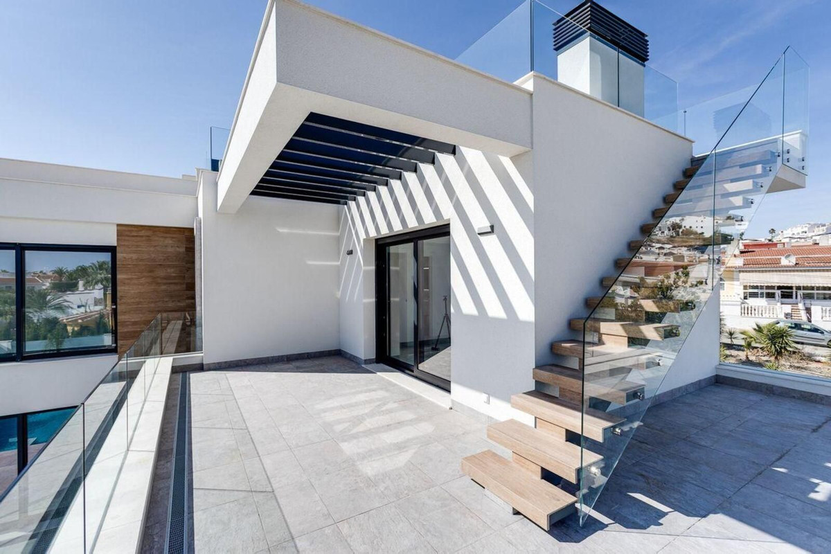 For sale - 5 Bedroom 4 Bathroom House - Detached Villa in Rojales - Ciudad Quesada  - Alicante