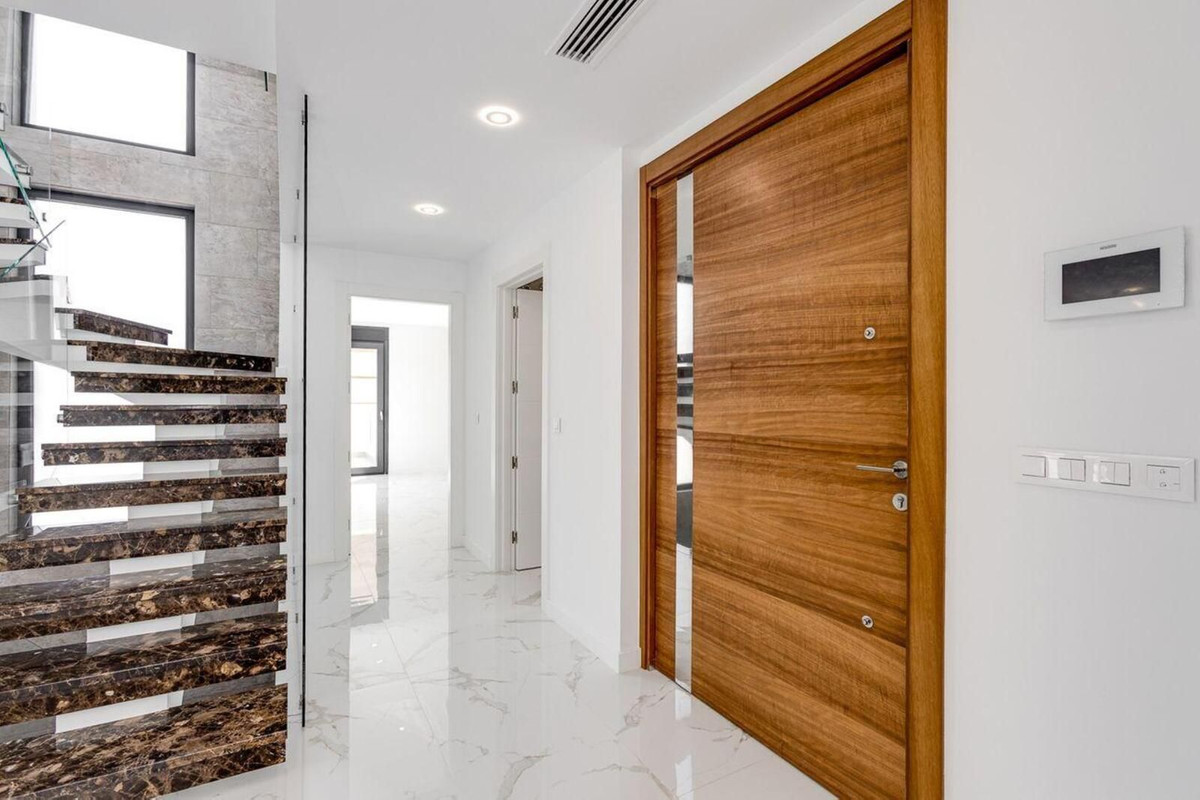 For sale - 5 Bedroom 4 Bathroom House - Detached Villa in Rojales - Ciudad Quesada  - Alicante