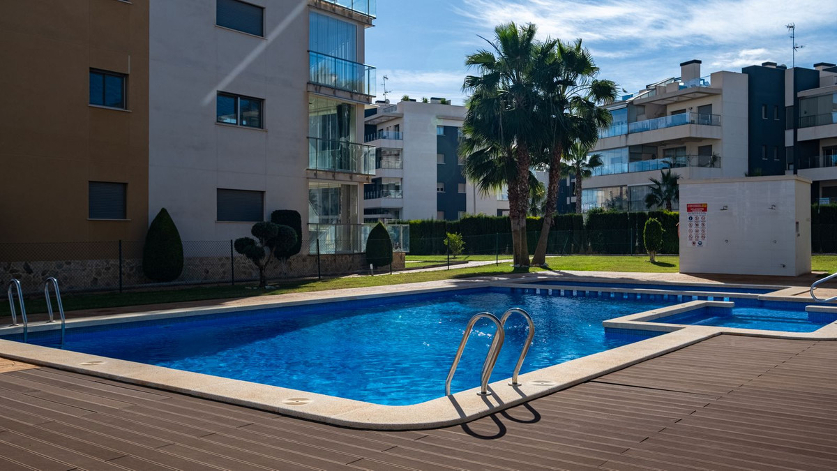 For sale - 2 Bedroom 2 Bathroom Apartment - Middle Floor Apartment in Orihuela - Villamartin  - Alicante