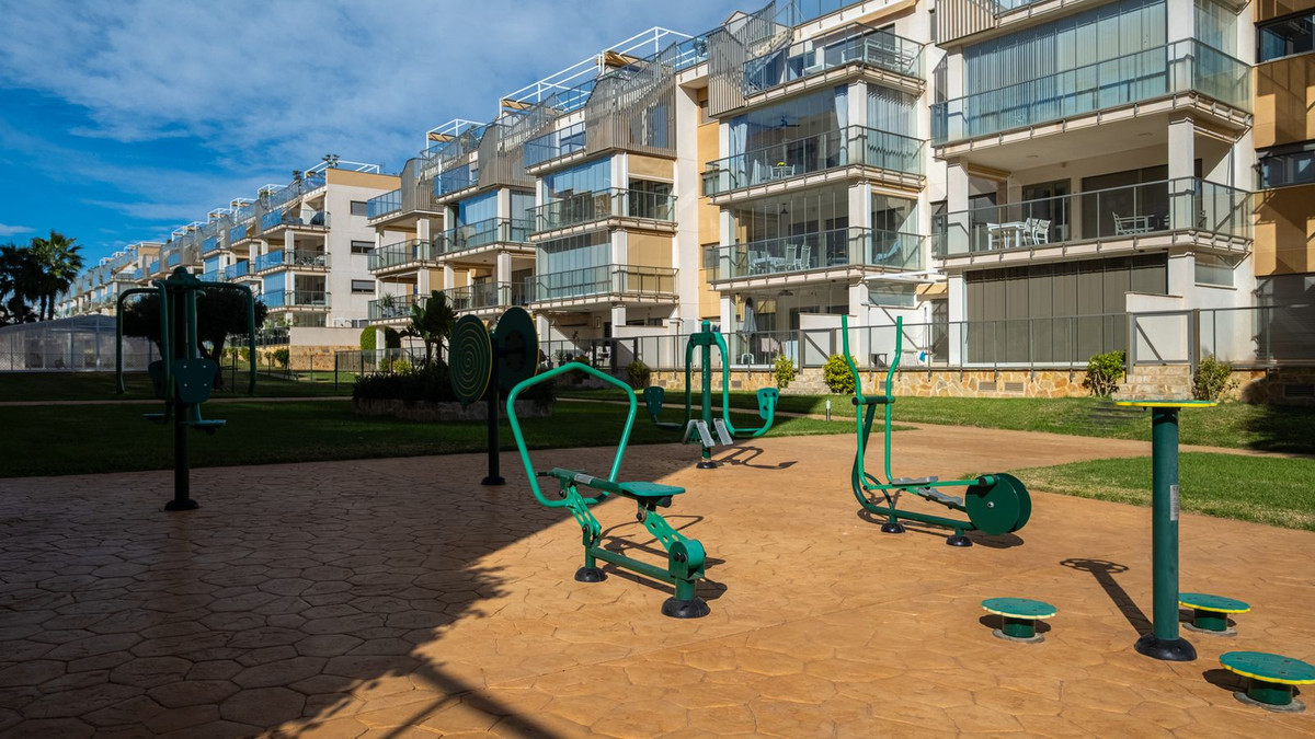 For sale - 2 Bedroom 2 Bathroom Apartment - Middle Floor Apartment in Orihuela - Villamartin  - Alicante