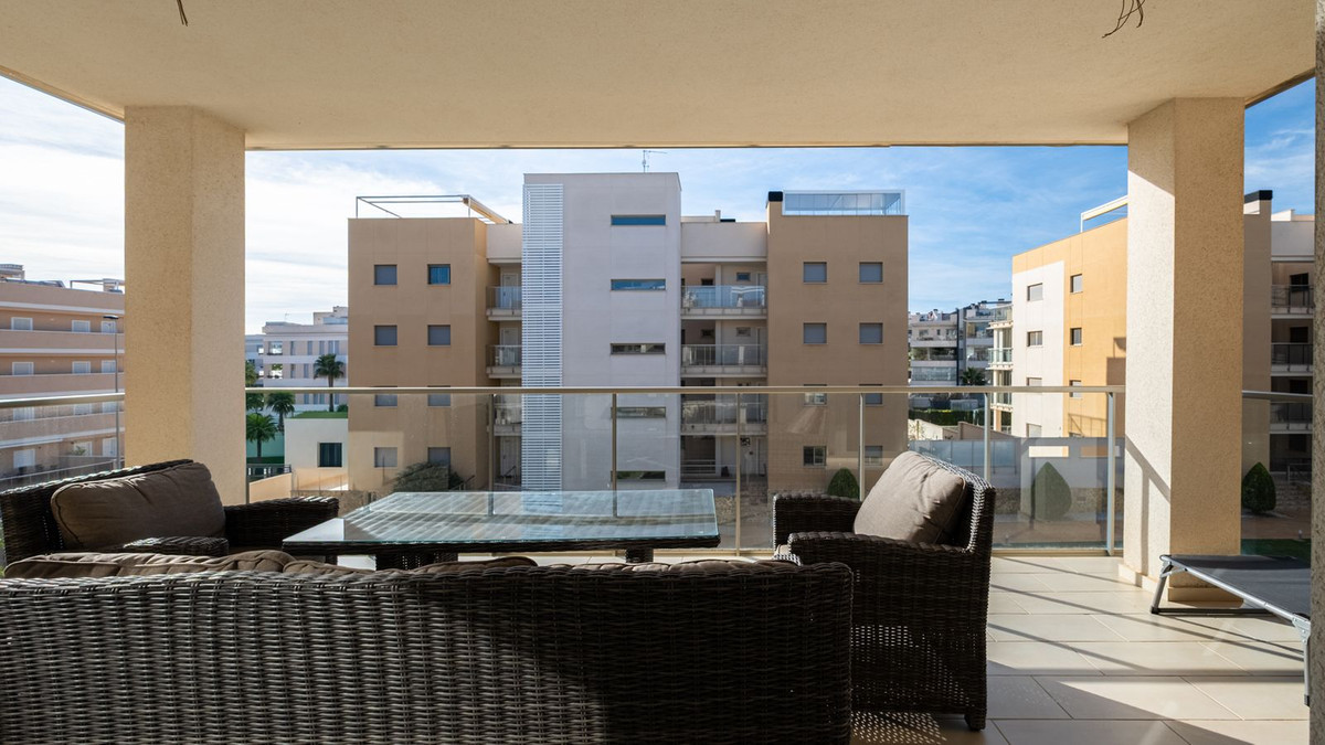 For sale - 2 Bedroom 2 Bathroom Apartment - Middle Floor Apartment in Orihuela - Villamartin  - Alicante