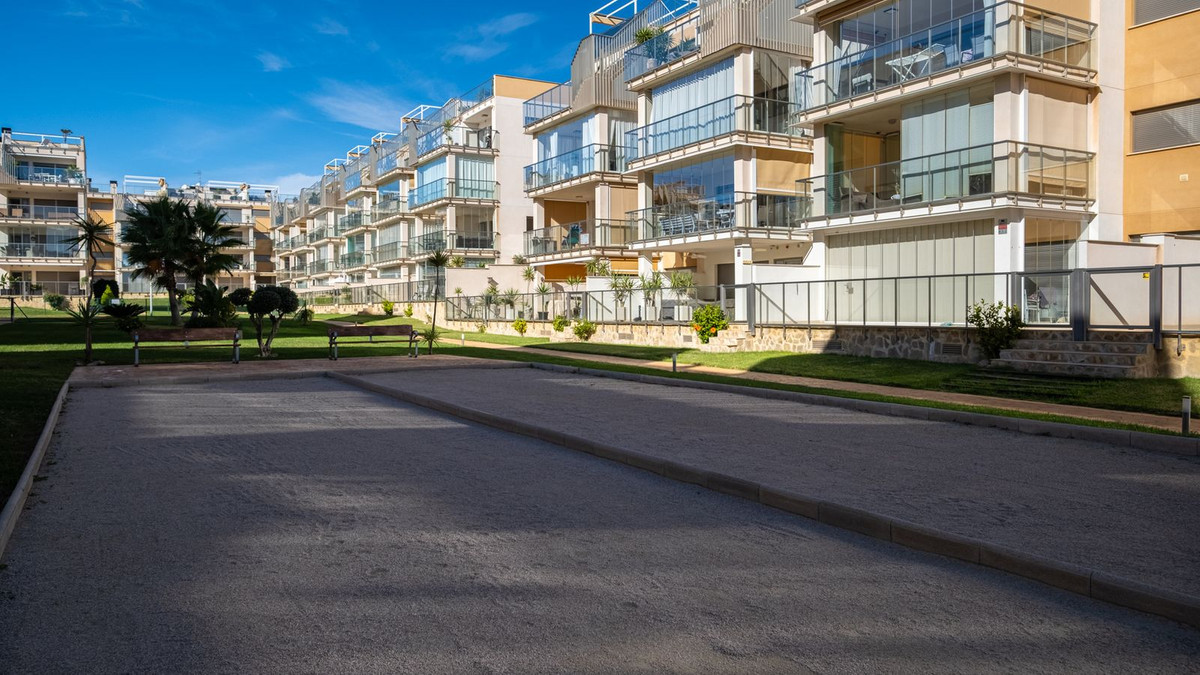 For sale - 2 Bedroom 2 Bathroom Apartment - Middle Floor Apartment in Orihuela - Villamartin  - Alicante