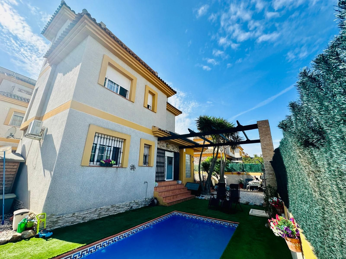 For sale - 3 Bedroom 3 Bathroom Detached Villa in Los Montesinos - Los Montesinos Centro  - Alicante