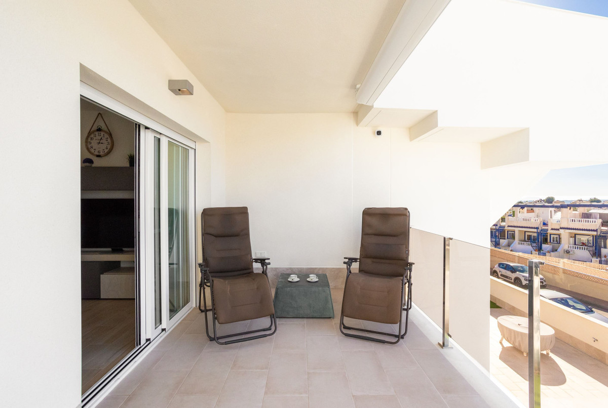 For sale - 2 Bedroom 2 Bathroom Apartment - Top Floor Apartment in Orihuela - Villamartin  - Alicante