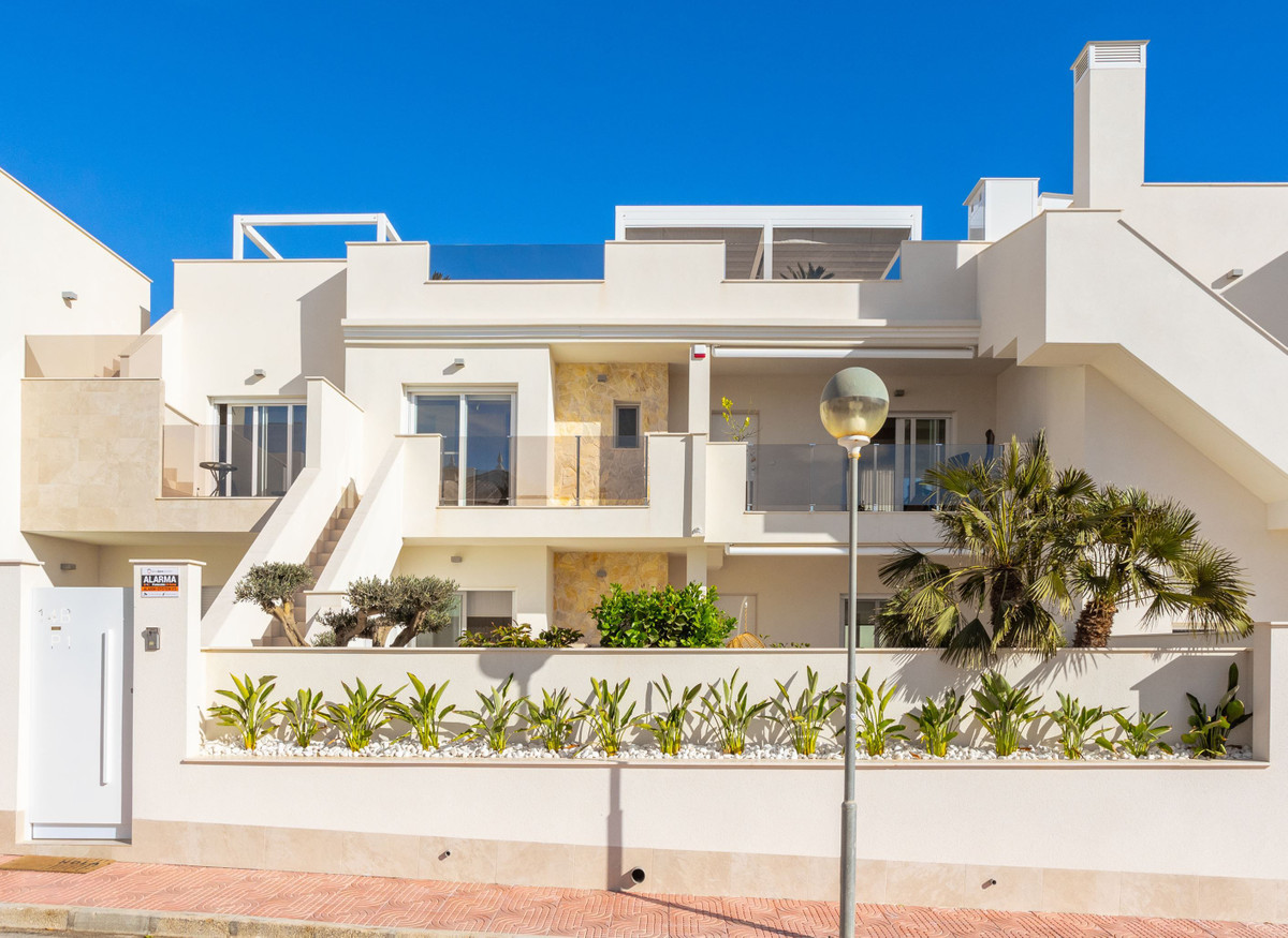 For sale - 2 Bedroom 2 Bathroom Apartment - Top Floor Apartment in Orihuela - Villamartin  - Alicante